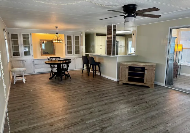 4th image of 5619 Bayshore Rd #120, Palmetto, FL 34221 | MLS# A4690872