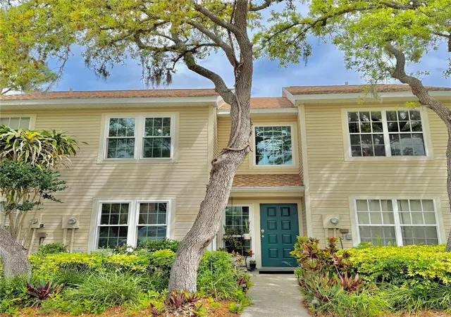 Photo 2 of Townhouse for sale at 2122 Clover Hl Rd, Palm Harbor, FL 34683 | MLS# W7885061 | Listing updated on 2026-09-27