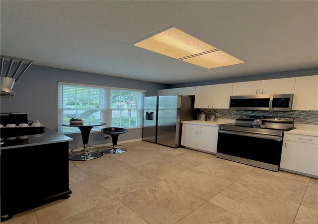 Photo 4 of Townhouse for sale at 2122 Clover Hl Rd, Palm Harbor, FL 34683 | MLS# W7885061 | Listing updated on 2026-09-27