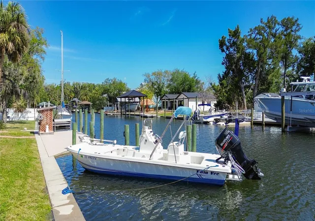 3rd image of 1920 Nw 16Th St, Crystal River, FL 34428 | MLS# TB8500334
