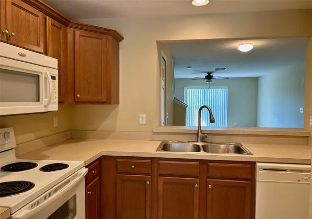 Photo 4 of Townhouse for sale at 2078 Sun Dl Dr, Clearwater, FL 33763 | MLS# TB8500340 | Listing updated on 2026-08-01