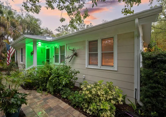 Photo 2 of Single family home for sale at 501 Broadway, Dunedin, FL 34698 | MLS# R4911100 | Listing updated on 2026-05-16