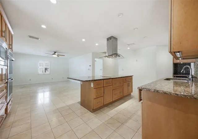 Homes for sale in Tampa, FL | 2512 W Kansas Ave, Tampa, FL 33629 | MLS# TB8500400