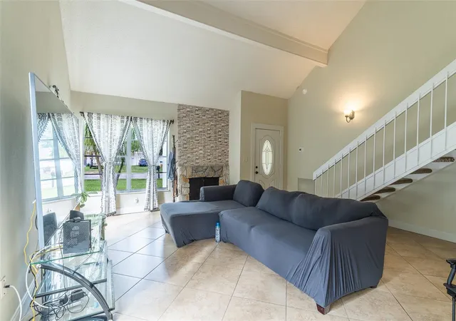 Photo 2 of Single family home for sale at 631 Stone Dr, Brandon, FL 33510 | MLS# L4961299 | Listing updated on 2026-10-02
