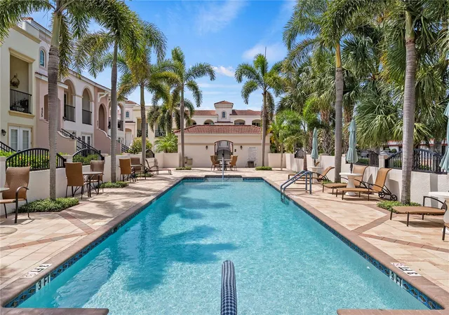 4th image of 431 Nokomis Ave S #314, Venice, FL 34285 | MLS# TB8500427