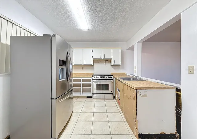 2nd image of 2850 Somerset Dr, LAUDERDALE LAKES, FL 33311