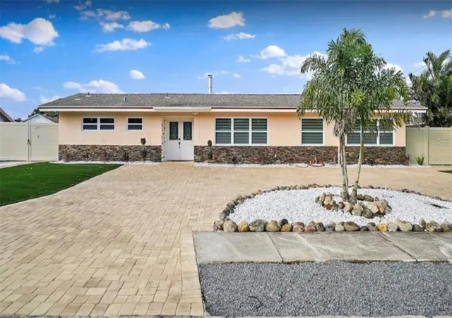 1st image of 245 78 Th Ave N, St Petersburg, FL 33702 | MLS# TB8500445