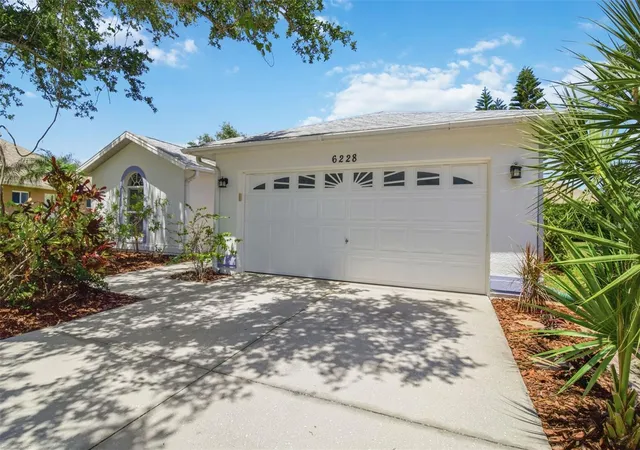 Homes for sale in Bradenton, FL | 6228 38th St E, Bradenton, FL 34203 | MLS# A4690899