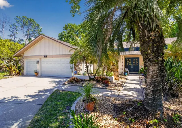 3rd image of 5035 Barrowe Dr, Tampa, FL 33624 | MLS# S5148368