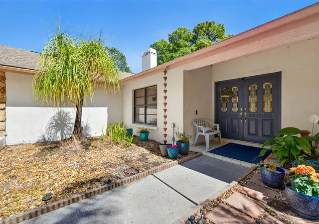 4th image of 5035 Barrowe Dr, Tampa, FL 33624 | MLS# S5148368