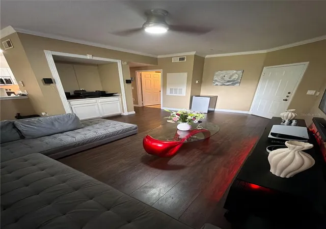 Listing Photo 4 - Condo for sale in building located at 2600 Robert Trent Jones Dr, Orlando, FL 32835 - Unit #914