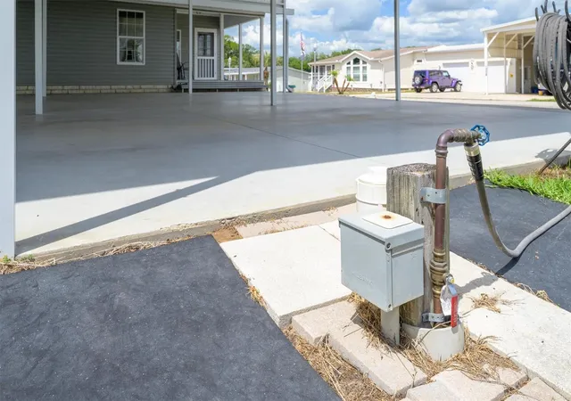 Photo 4 of Manufactured home for sale at 10027 Equity Ave, Dade City, FL 33525 | MLS# A4690909 | Listing updated on 2026-10-02
