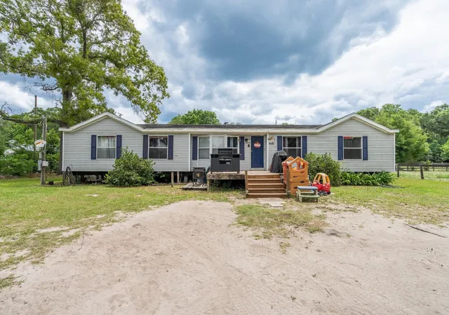 Photo 4 of Single family home for sale at 4647 NE 28th Avenue, Ocala, FL 34479 | MLS# OM723261 | Listing updated on 2026-09-01