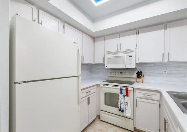 3rd image of 19505 Quesada Ave #C203, Port Charlotte, FL 33948 | MLS# D6147158