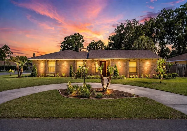 Photo 1 of Sale Pending at 906 Crestview Dr, Auburndale, FL 33823 | MLS# L4961301 | Listing updated on 2026-10-02