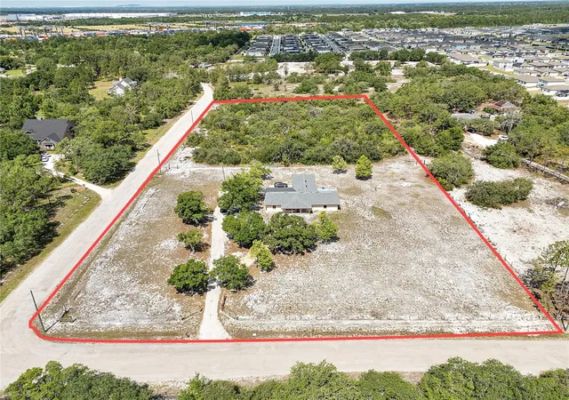 Photo 2 of Single family home for sale at 12 Cherry Blossom Ln, Winter Haven, FL 33884 | MLS# O6401292 | Listing updated on 2026-08-31