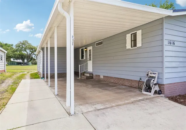 Homes for sale in Lady Lake, FL | 1616 W Schwartz Blvd, Lady Lake, FL 32159 | MLS# G5111370