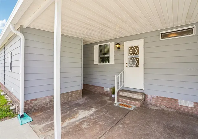 Homes for sale in Lady Lake, FL | 1616 W Schwartz Blvd, Lady Lake, FL 32159 | MLS# G5111370
