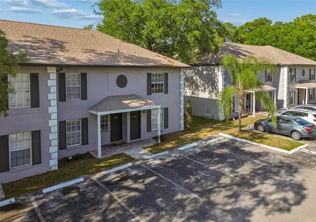 Listing Photo 2 - Condo for sale in building located at 5156 Sunridge Palms Dr, Tampa, FL 33617