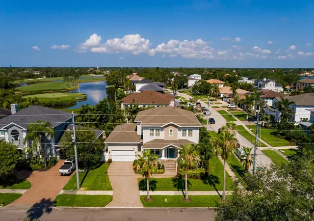 Photo 2 of Single family home for sale at 852 Cordova Blvd Ne, Saint Petersburg, FL 33704 | MLS# TB8500574 | Listing updated on 2026-10-23