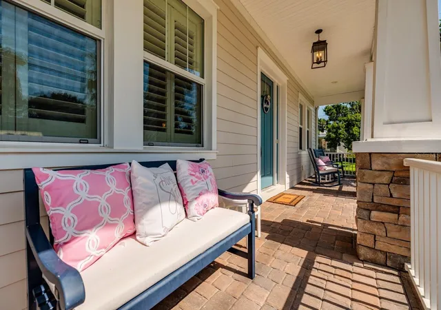 Photo 3 of Single family home for sale at 852 Cordova Blvd Ne, Saint Petersburg, FL 33704 | MLS# TB8500574 | Listing updated on 2026-10-23