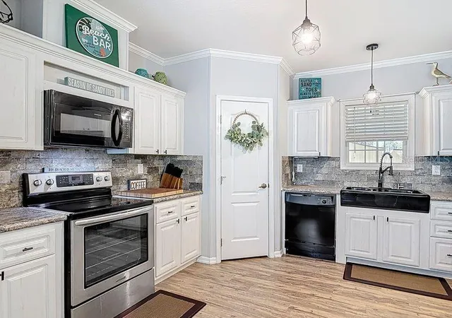 Homes for sale in Edgewater, FL | 102 Ash St, Edgewater, FL 32141 | MLS# O6401336