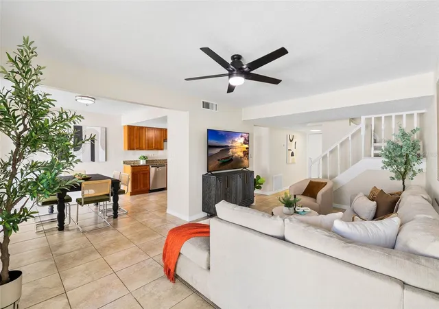 Photo 4 of Townhouse for sale at 7256 Moffatt Ln N, Pinellas Park, FL 33781 | MLS# TB8500588 | Listing updated on 2026-10-09