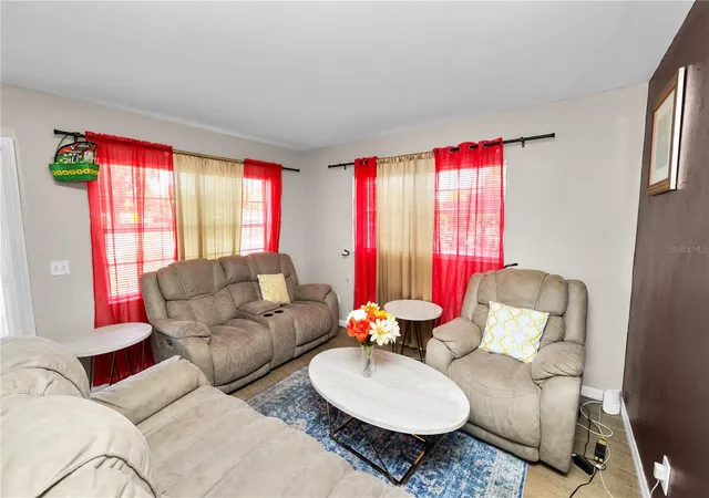 4th image of 300 Avenue V Ne, Winter Haven, FL 33881 | MLS# L4961309