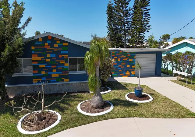 2nd image of 4240 Floramar Ter, New Port Richey, FL 34652 | MLS# W7885097