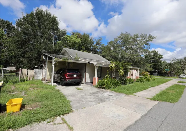 Photo 3 of Sale Pending at 2747 Eaton Ave, Lakeland, FL 33803 | MLS# TB8500658 | Listing updated on 2026-09-04