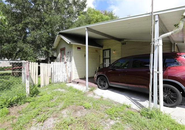 Photo 3 of Sale Pending at 2747 Eaton Ave, Lakeland, FL 33803 | MLS# TB8500658 | Listing updated on 2026-09-04