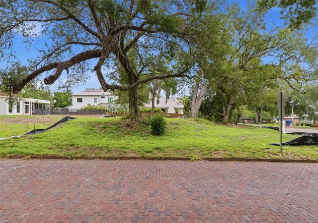 17th image of 40th Avenue N, Saint Petersburg, FL 33703 | MLS# TB8500663