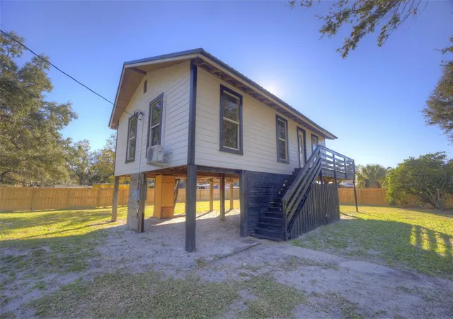 Photo 1 of Single family home for sale at 805 E Mcdonald Rd, Plant City, FL 33567 | MLS# TB8500685 | Listing updated on 2026-10-05
