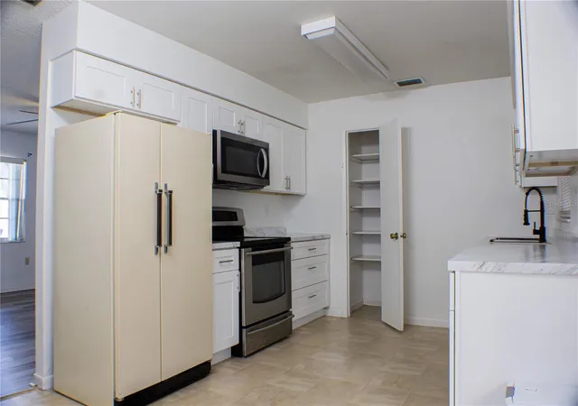 Photo 3 of Single family home for sale at 424 Cart Ct, Kissimmee, FL 34759 | MLS# S5148423 | Listing updated on 2026-10-06