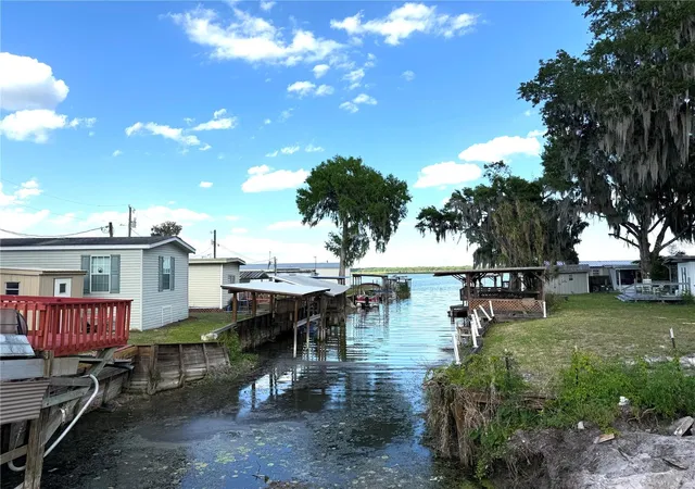 Homes for sale in Lake Panasoffkee, FL | 748 Cr 477A, Lake Panasoffkee, FL 33538 | MLS# OM723307