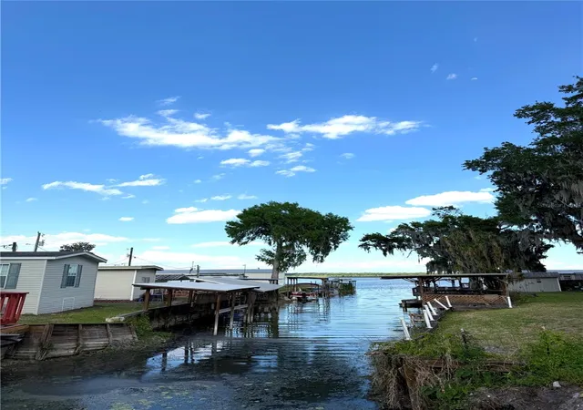 Homes for sale in Lake Panasoffkee, FL | 748 Cr 477A, Lake Panasoffkee, FL 33538 | MLS# OM723307