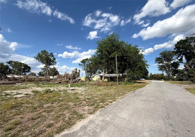 Homes for sale in Lake Panasoffkee, FL | 748 Cr 477a, Lake Panasoffkee, FL 33538 | MLS# OM723307