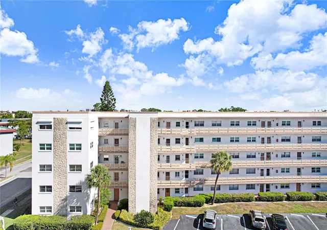 Photo 3 of Condo for sale at 5603 80th Street N #303, Saint Petersburg, FL 33709 | MLS# A4691006 | Listing updated on 2026-09-02