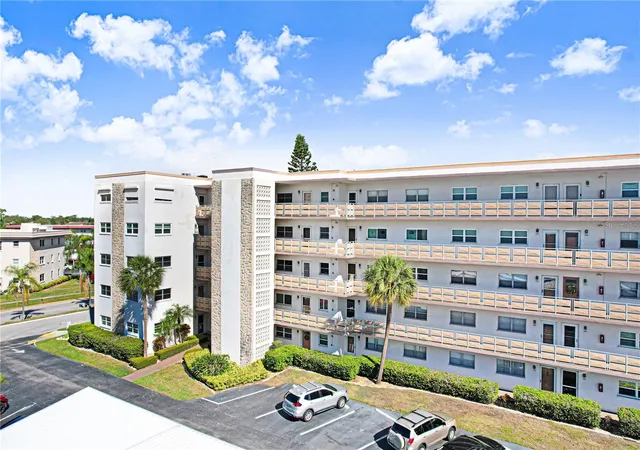Photo 4 of Condo for sale at 5603 80th Street N #303, Saint Petersburg, FL 33709 | MLS# A4691006 | Listing updated on 2026-09-02