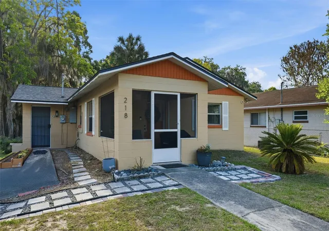 Photo 2 of Single family home for sale at 218 South E St, Leesburg, FL 34748 | MLS# G5111396 | Listing updated on 2026-06-06