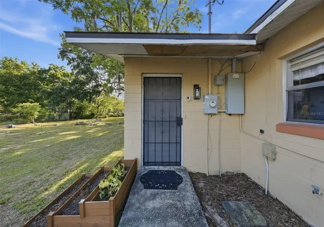 Photo 3 of Single family home for sale at 218 South E St, Leesburg, FL 34748 | MLS# G5111396 | Listing updated on 2026-06-06