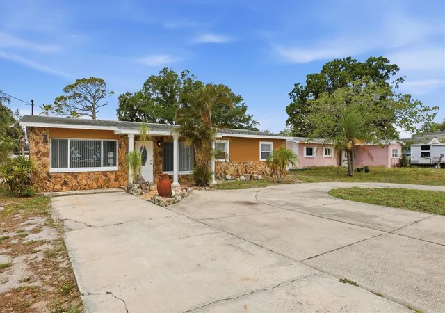 2nd image of 721 Bayshore Dr, Tarpon Springs, FL 34689 | MLS# TB8500746