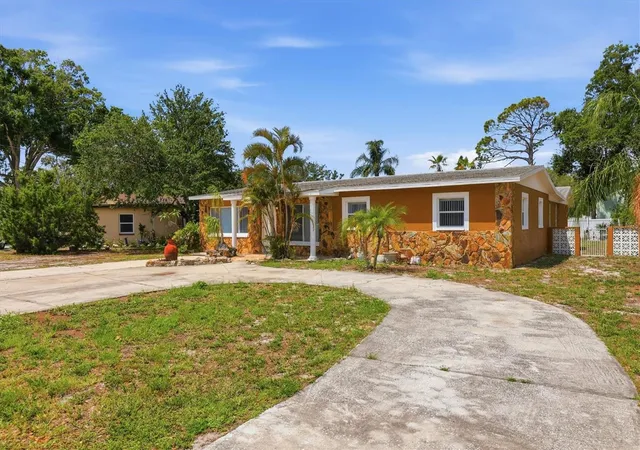 3rd image of 721 Bayshore Dr, Tarpon Springs, FL 34689 | MLS# TB8500746