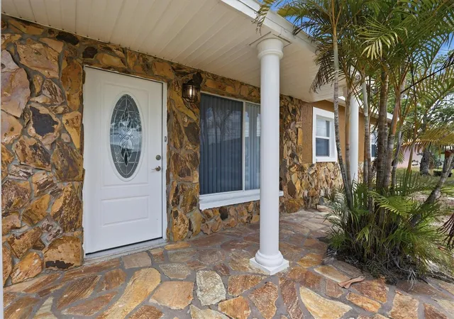 4th image of 721 Bayshore Dr, Tarpon Springs, FL 34689 | MLS# TB8500746