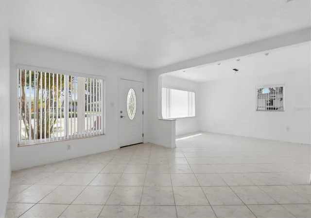 5th image of 721 Bayshore Dr, Tarpon Springs, FL 34689 | MLS# TB8500746