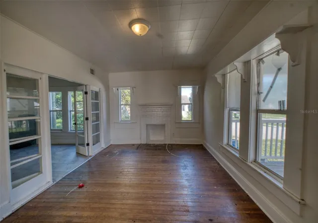 Photo 2 of Single family home for sale at 128 Ave D Sw, Winter Haven, FL 33880 | MLS# L4961329 | Listing updated on 2026-09-01