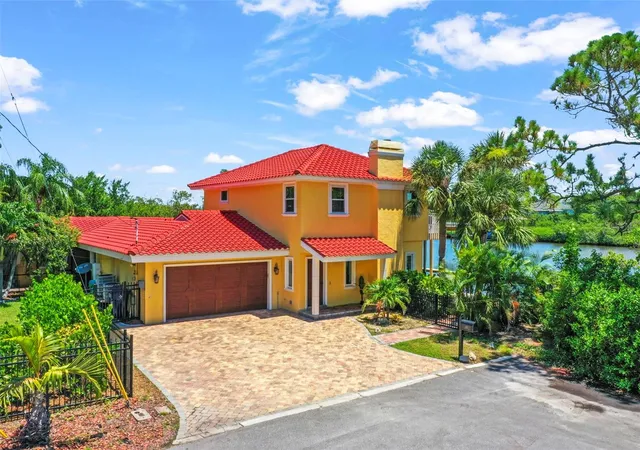 3rd image of 412 Orchid Ln, Palm Harbor, FL 34683 | MLS# TB8500780