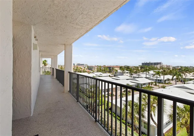 Listing Photo 5 - Condo for sale in building located at 6266 Midnight Pass Rd, SARASOTA, FL 34242 - Unit #404