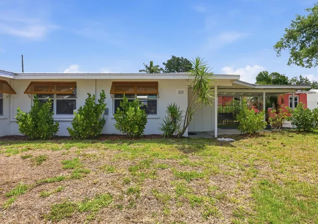 3rd image of 301 28Th St W, Bradenton, FL 34205 | MLS# A4691032