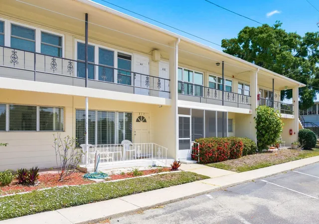 Homes for sale in Kenneth City, FL | 5593 40th Ave N #418, Kenneth City, FL 33709 | MLS# TB8500794